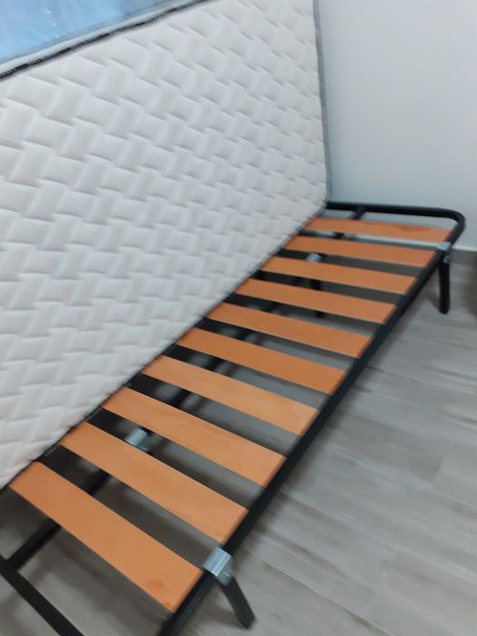 Colchão de solteiro c/estrado