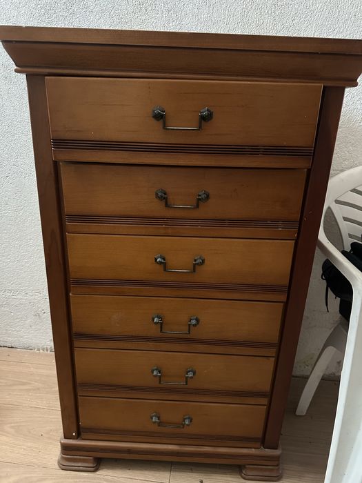 Cómoda em Cerejeira