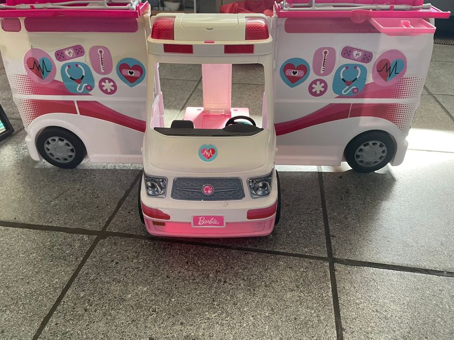 Samochód zabawkowy karetka Barbie