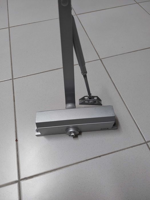 Automatic Door Closer with Spring Retention Mechanism (New)64297963995651121