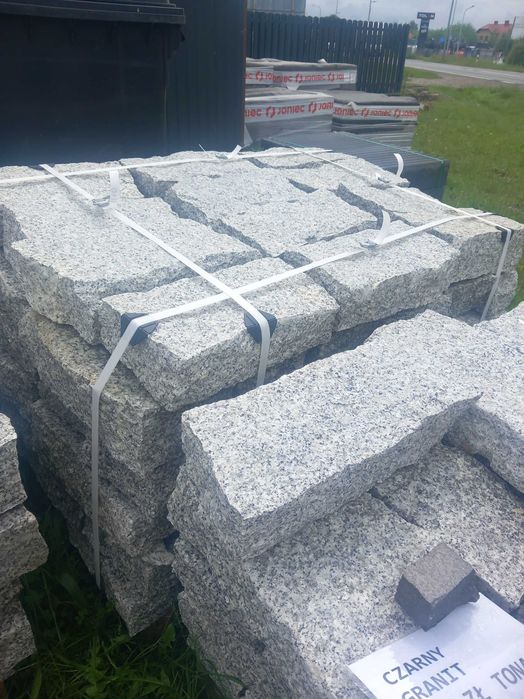 Obrzeża palisadowe granitowe