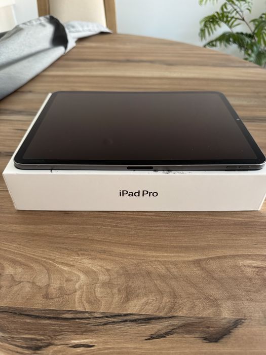 iPad Pro 11” M1 (3.ª Geração) 512GB Wi-Fi | Excelente Estado + Capa