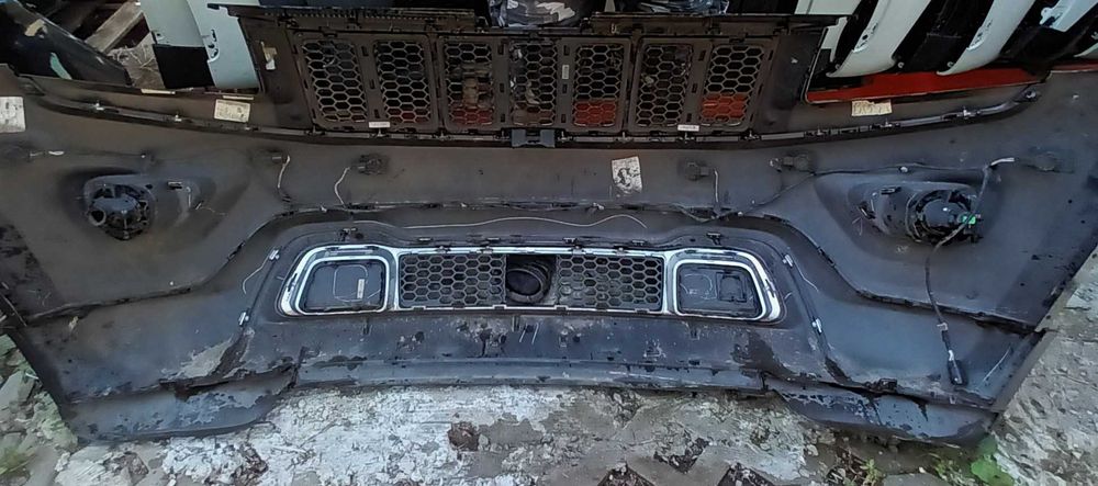 Zderzak przód przedni Jeep Grand Cherokee WK2 14-17