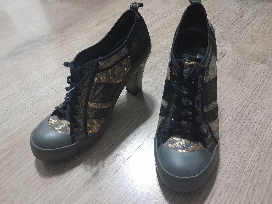 Vintage wysokie koturny DKNY  z 1998 roku. 
W stanie bardzo dobrym - p