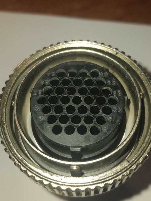 З'єднувач кабельний ввід пульта керування  для спецтехніки Haulotte