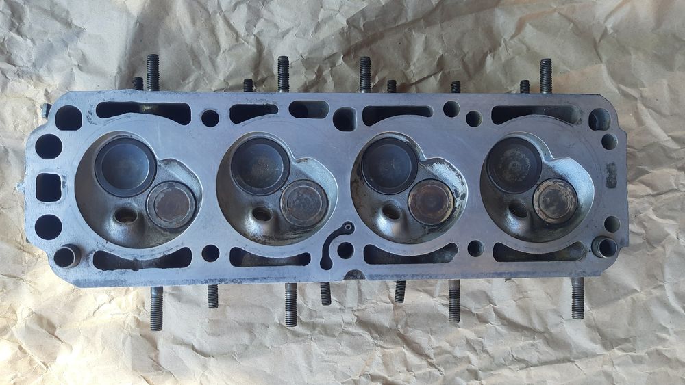 Головка на Опель Кадет 1987года  выпуска,объём 1,6 инжектор