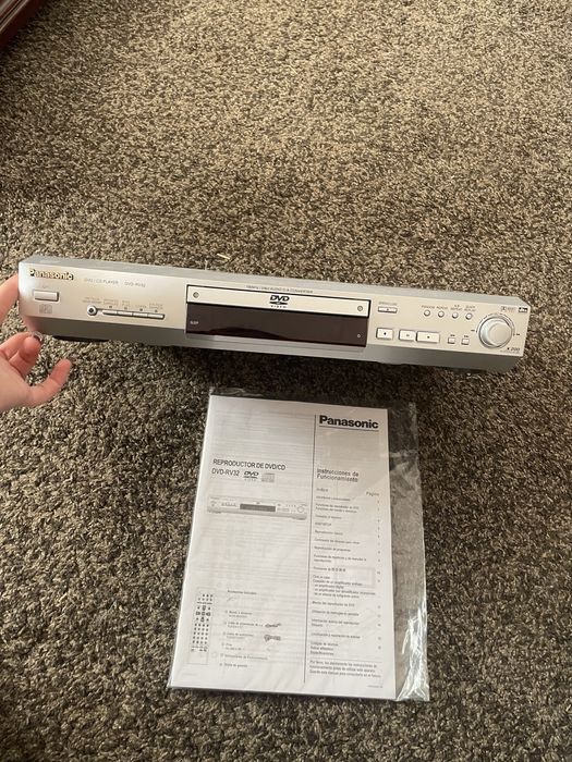 Leitor DVD Panasonic como novo + comando + cabos