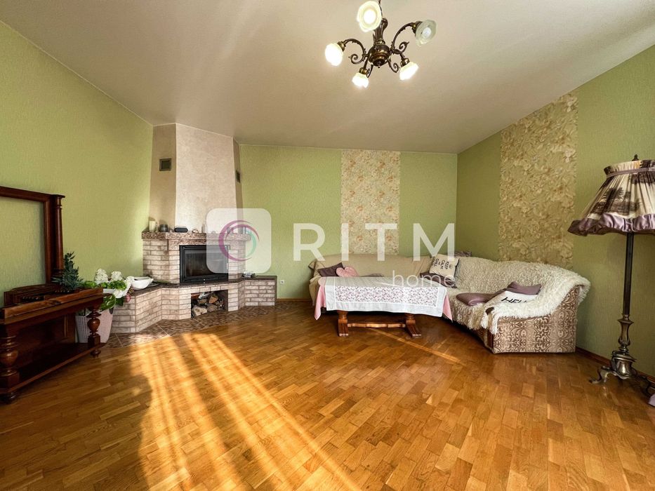 Продаж простoрого будинку з ремонтом у Луцьку!