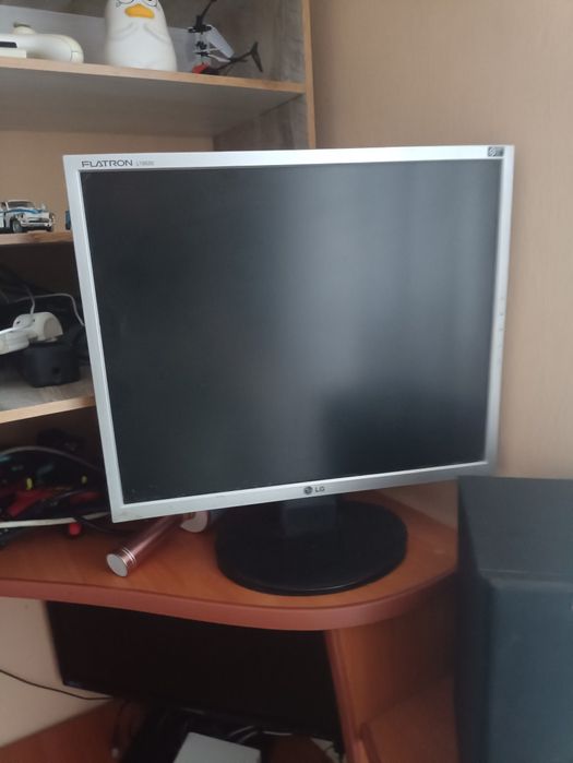 Монітор LG є 17є19 обидва справні добре зображення