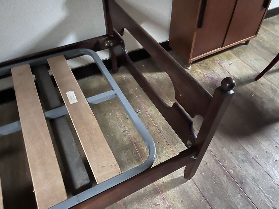 Estrutura de cama com estrado