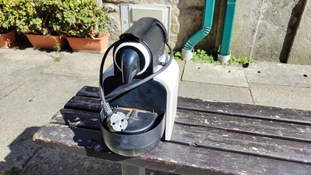 Máquina de Café Nespresso Essenza (De'Longhi) - Para Peças / Acessórios