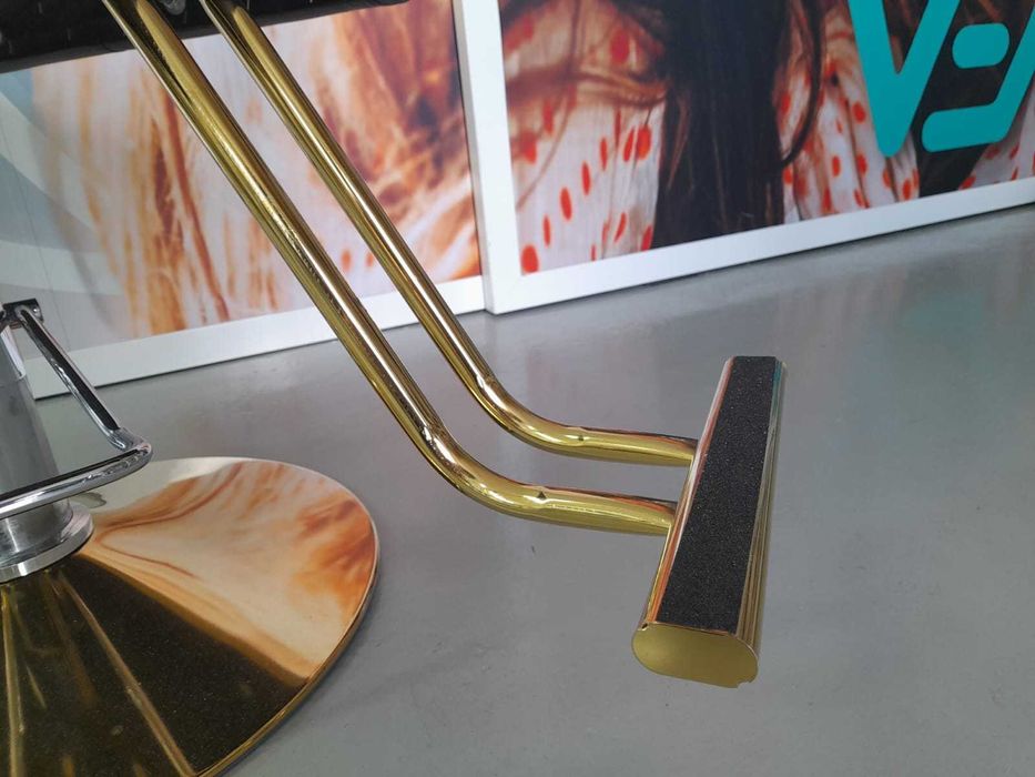 Cadeira Hidráulica Dourada e Preta Novas