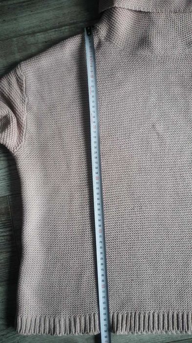 Pudrowy sweter z golfem, luźny krój, 100% akryl Rozmiar S