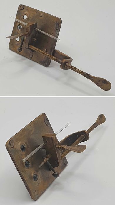 Quatro réplicas de microscópios antigos de Antoni Van Leeuwenhoek