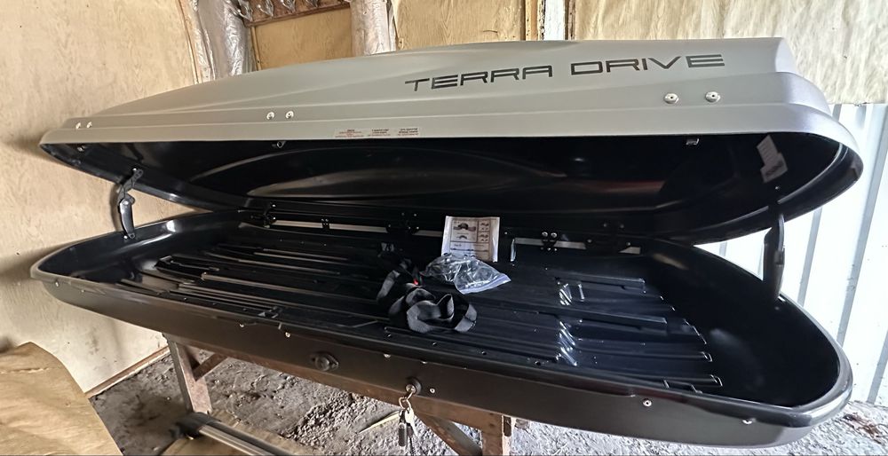 Продам бокс на дах авто терра драйв 440л