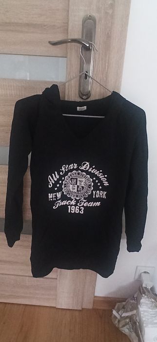 Czarna damska bluza z kapturem w rozmiarze XS/S marki F&F