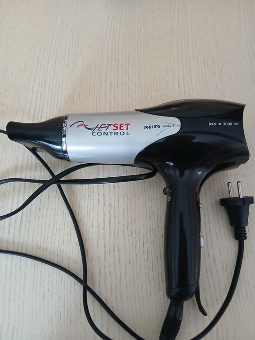 ПРОДАМ ! ФЕН Phillips !В отличном рабочем состоянии ! Мощность 2000вт