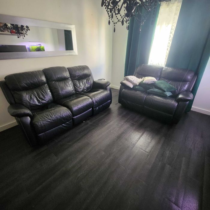 Conjunto de Sofás Reclináveis em Pele (2 e 3 Lugares) Excelente Estado