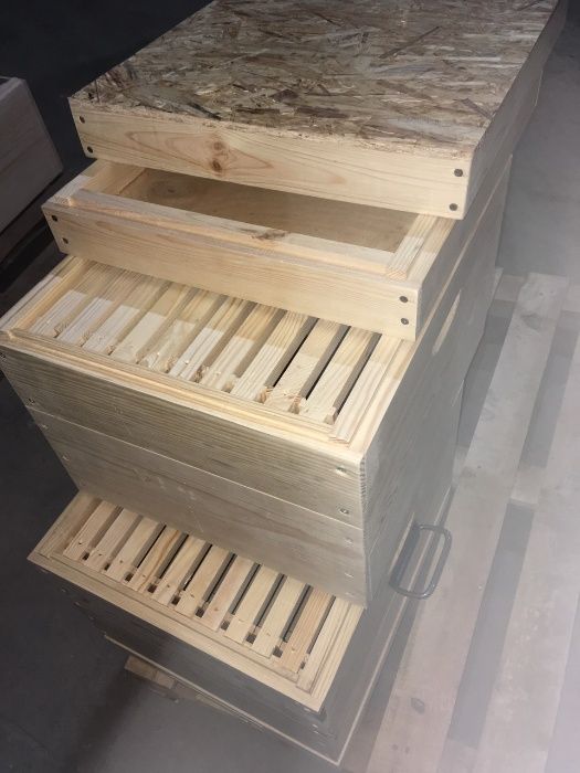 Корпуса для ульев, пчелиные улья, рамки