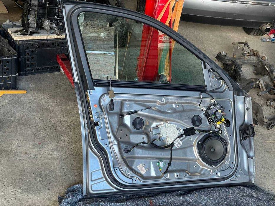 Дверь передняя левая водителя Mercedes W204 дверка передня ліва