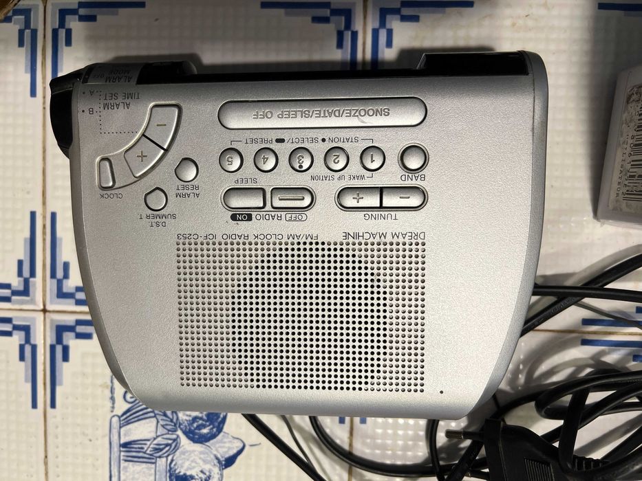 Radio Sony Despertador com Sintonia Automática, a Funcionar a 100%