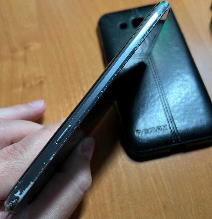 Samsung
Galaxy J3 (SM-J320H/DS)