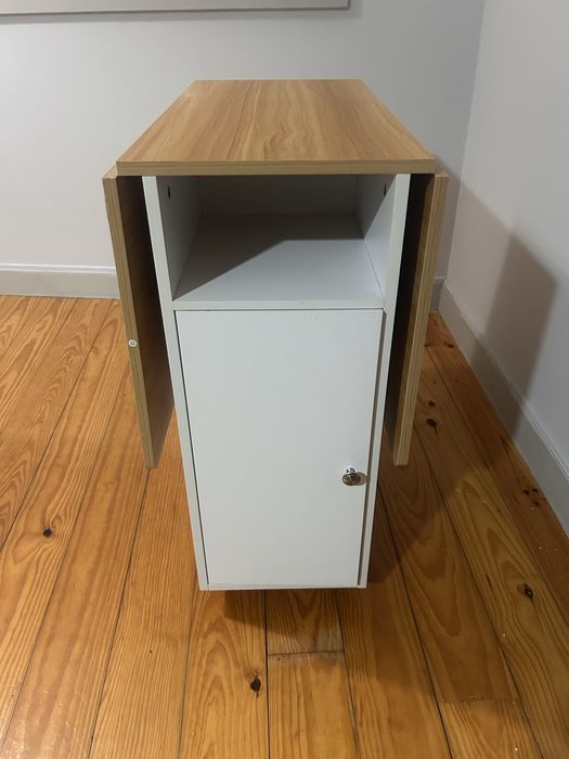 Mesa multifunções dobrável com rodas