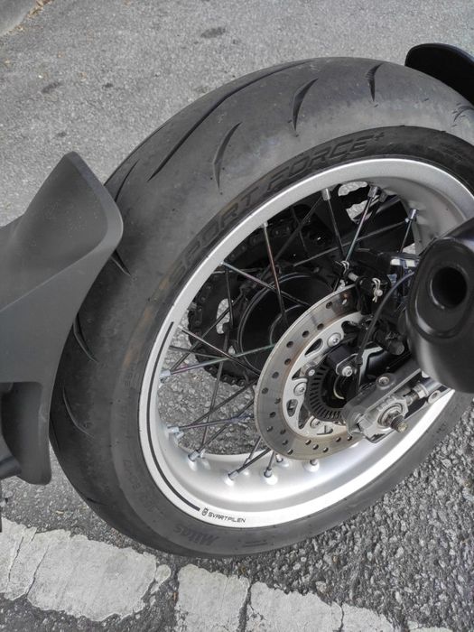 Husqvarna Svartpilen 401