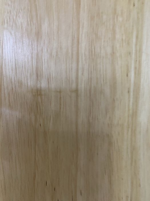 Tabuleiro de madeira com pegas de estanho