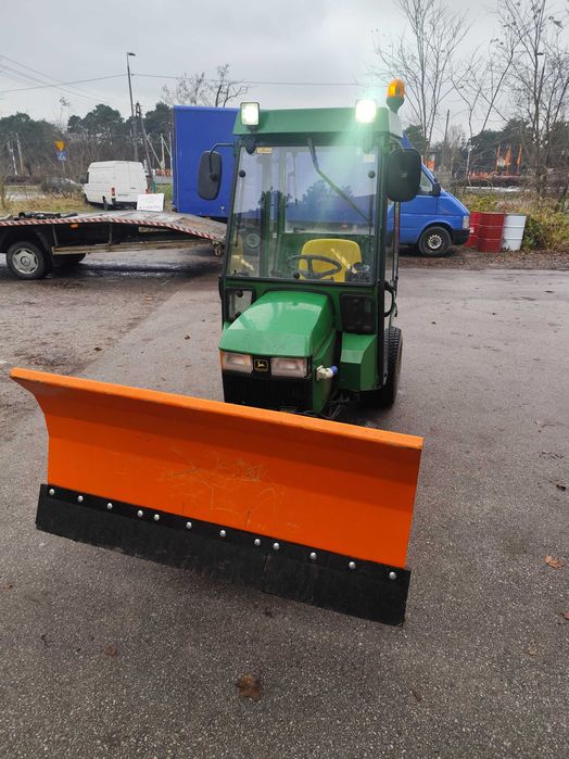 Traktorek komunalny do odśnieżania