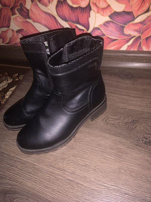 Сапоги зимні  жіночи ,в гарному стані .