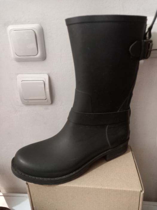 Резиновые сапоги.