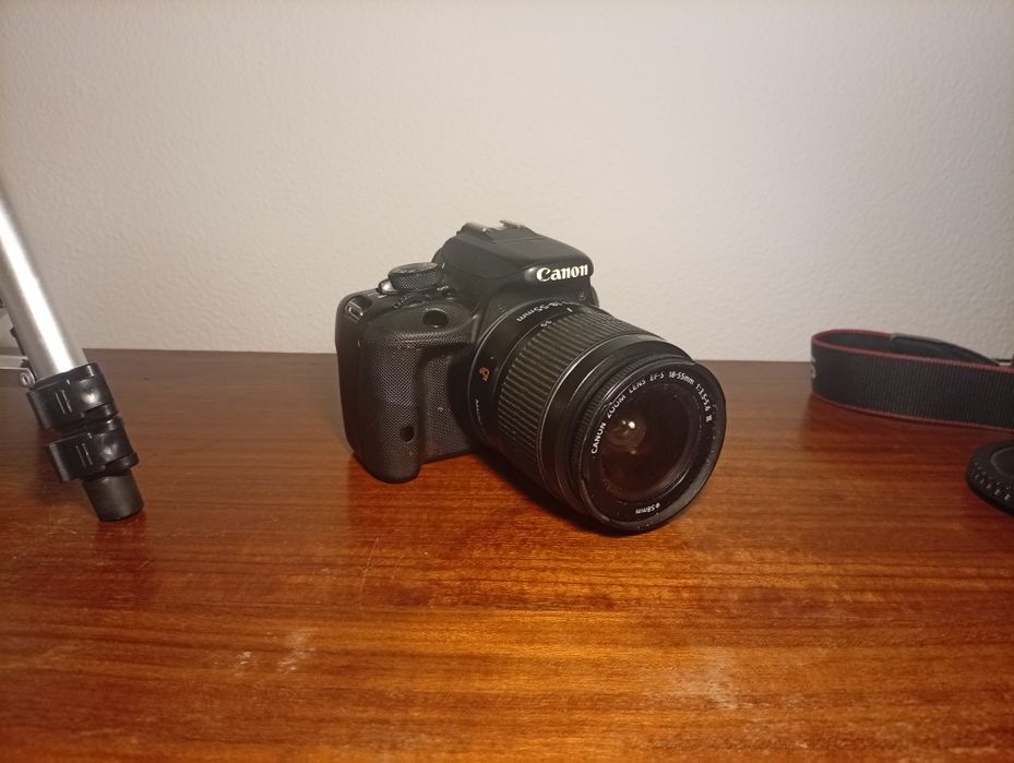 Cannon 1100D EOS + Tripé + Objectiva 55mm, 100