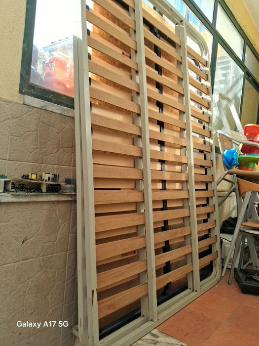 Estrado de casal com pes com 195 x 140 cm