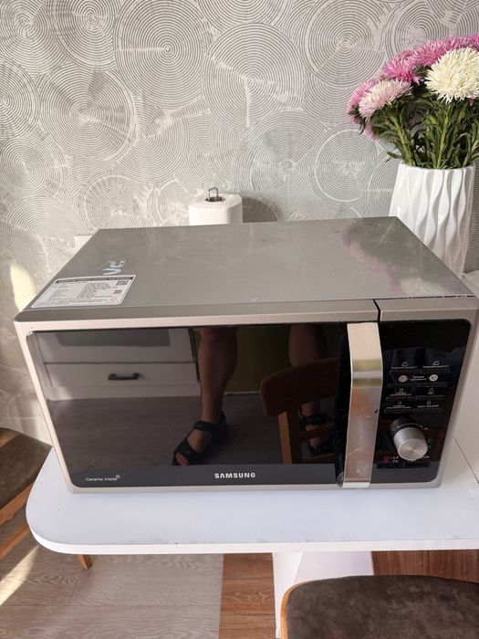Мікрохвильова піч Samsung