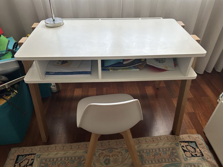 Secretaria e cadeira