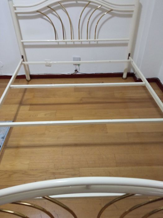 Cama (largura 142 comprimento 190)