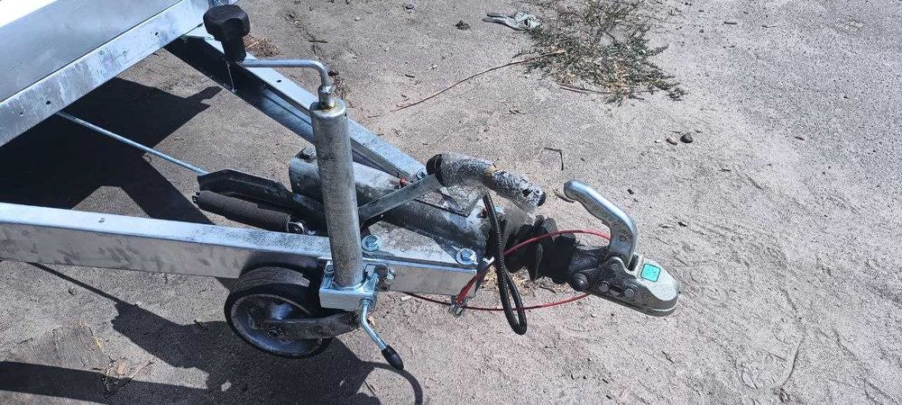 Причіп з гальмівною системою. 2,5х1,5