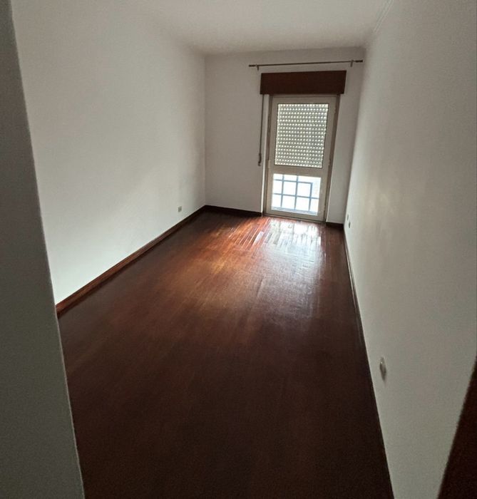 Quarto solteiro(a) entrecampos