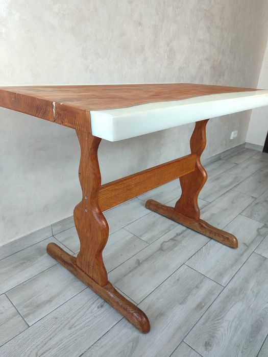 Столик з ясена ##