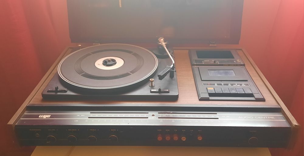 Sistema de Som Vintage Wye Audio Centre - Gira-Discos / Cassetes / Rád