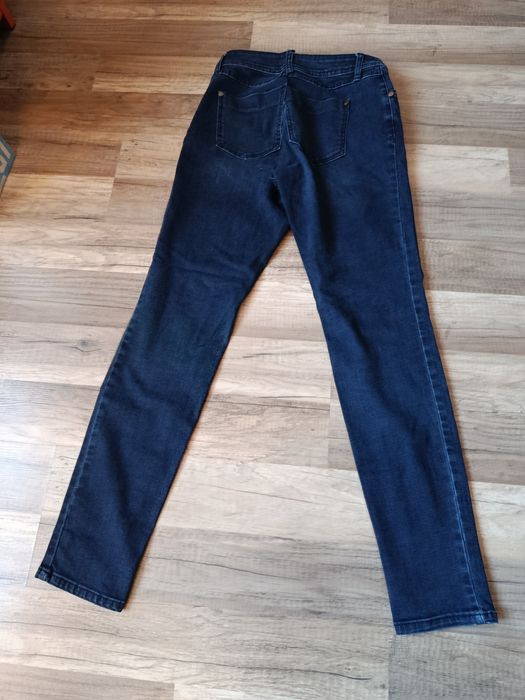 Jeansy damskie w bardzo dobrym stanie