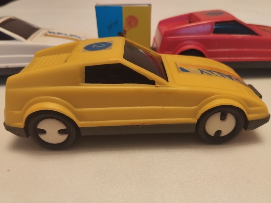 продам іграшки-трактор з ковшем, зенітка, БТР-60, машинки раллі і т.п.