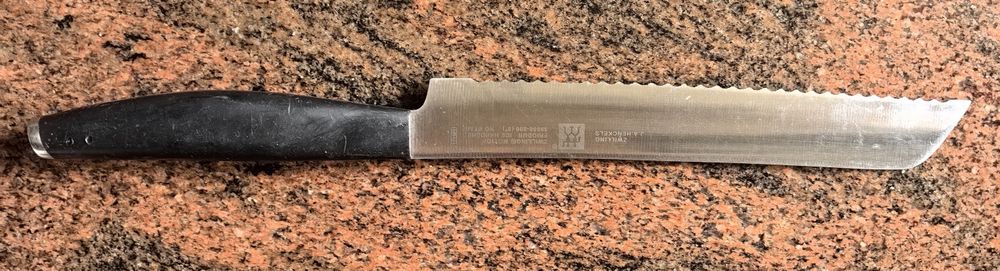 Zwilling model 38906 to noż do chleba 20 cm