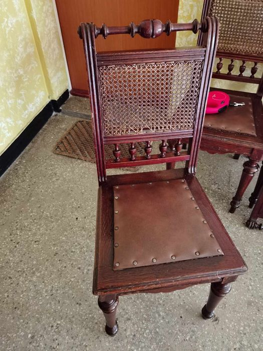 Sprzedam 4 krzesła drewniane widoczne na zdjeciu