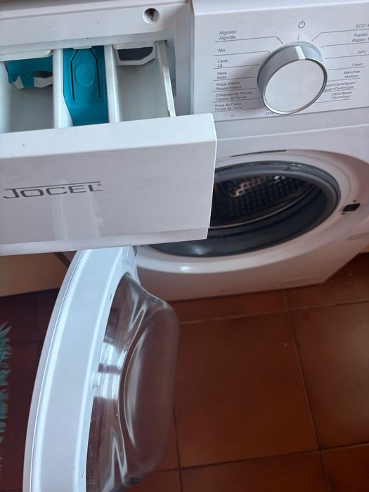 Máquina de lavar roupa como nova