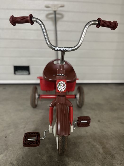 Triciclo Italtrike vermelho com cesto e pega