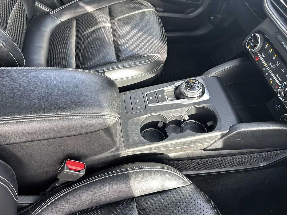 Ford Escape Hybrid Titanium      2021