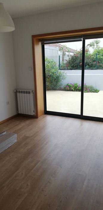 Arrenda-se andar de moradia