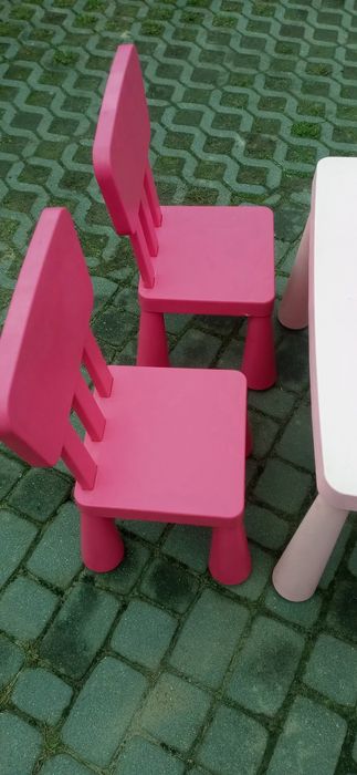 Stolik z krzesełkami